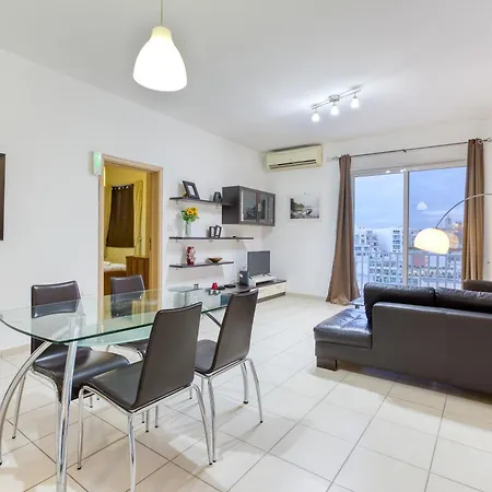 A 2br Spacious In The Heart Of St Julians By 360 Estates Appartamento