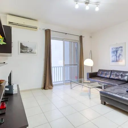 A 2br Spacious In The Heart Of St Julians By 360 Estates Apartmán